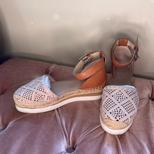 Vince Camuto Sandals